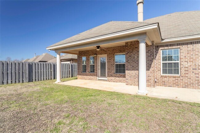 Building Photo - 8740 Pemberton Park