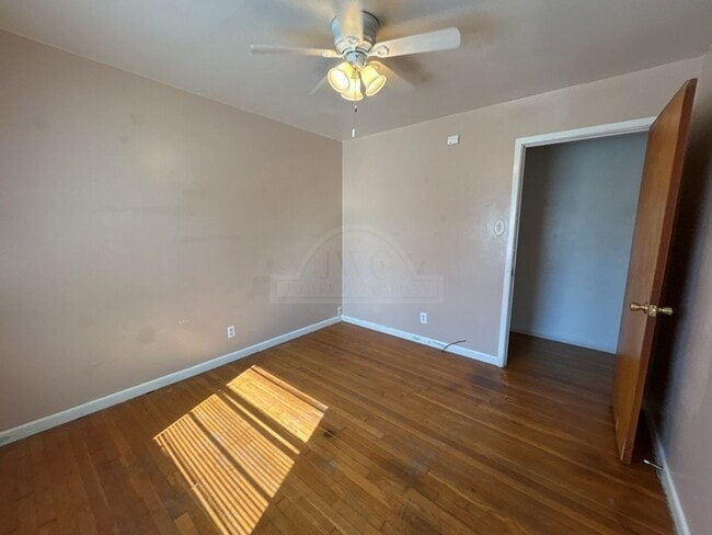 Building Photo - 1008 Goode Dr