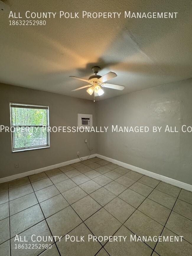 Building Photo - 3 Bedroom 1 Bath Home in St. Pete!