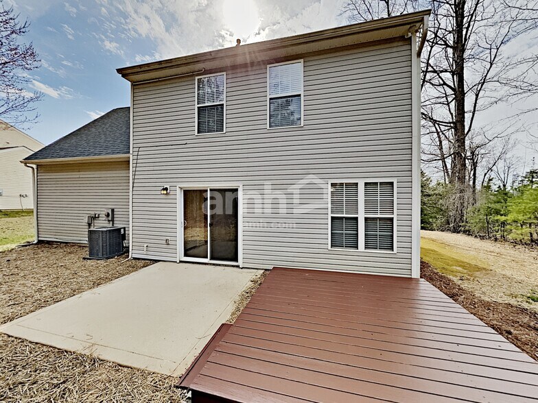 Building Photo - 900 Crowders Woods Dr