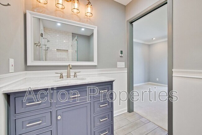 Building Photo - 485 Benvenue Ave