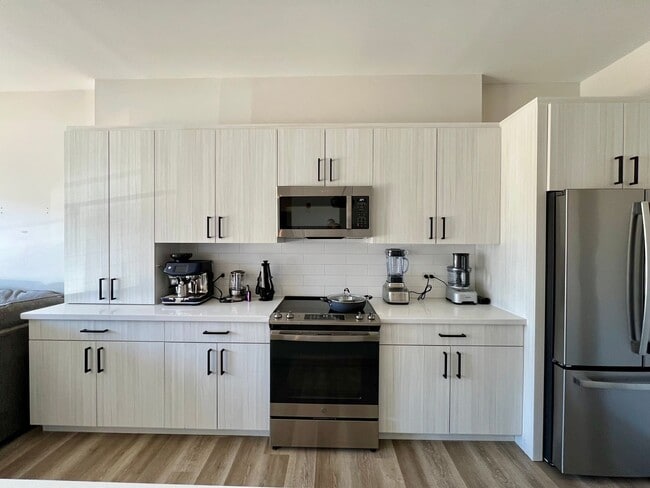 Building Photo - Modern Condo on West Side of Manhattan!