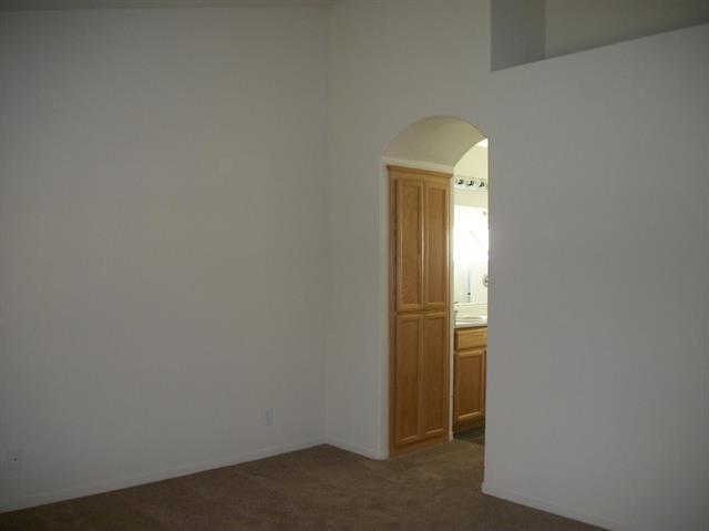 Building Photo - 642 Kensington Cir
