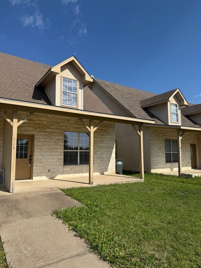 Primary Photo - 126 Sandstone Dr