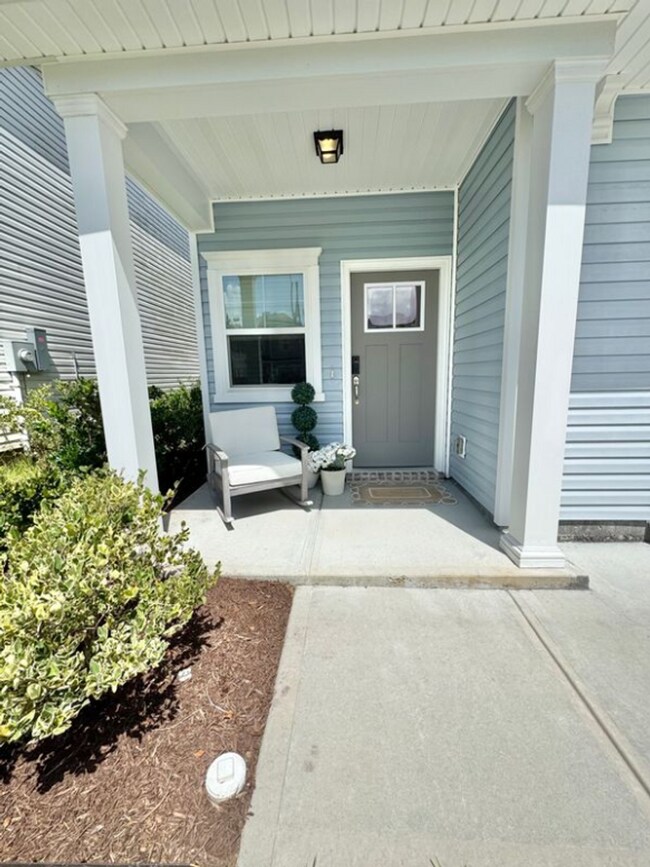 Building Photo - 28 Pomona Cir