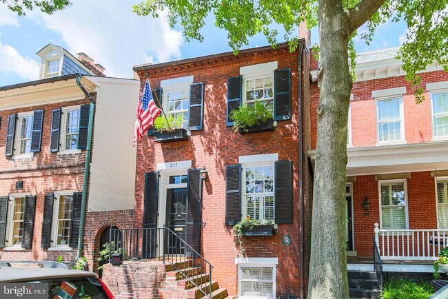 Building Photo - 217 S Lee St