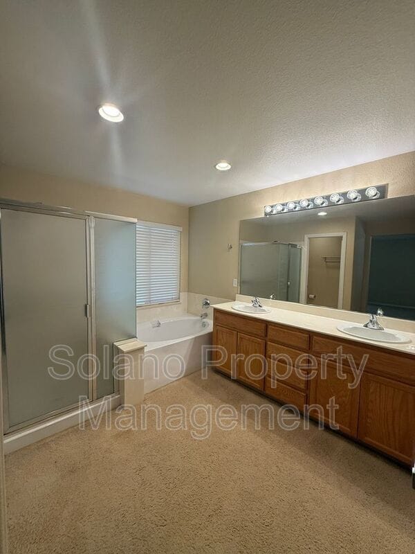 Building Photo - 661 Vintage Valley Dr