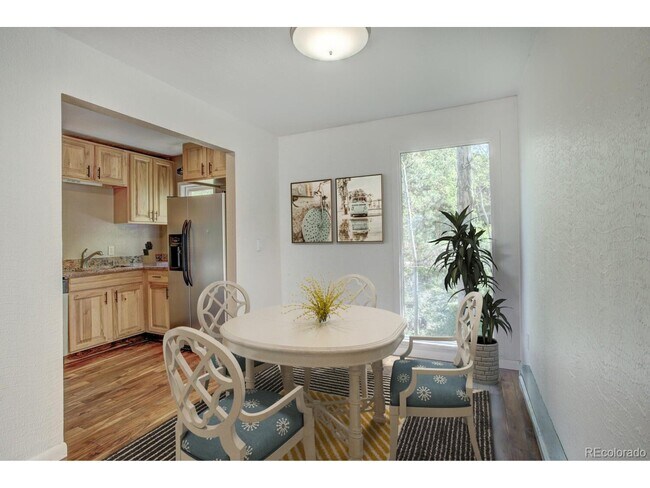 Building Photo - 347 Deer Path Rd