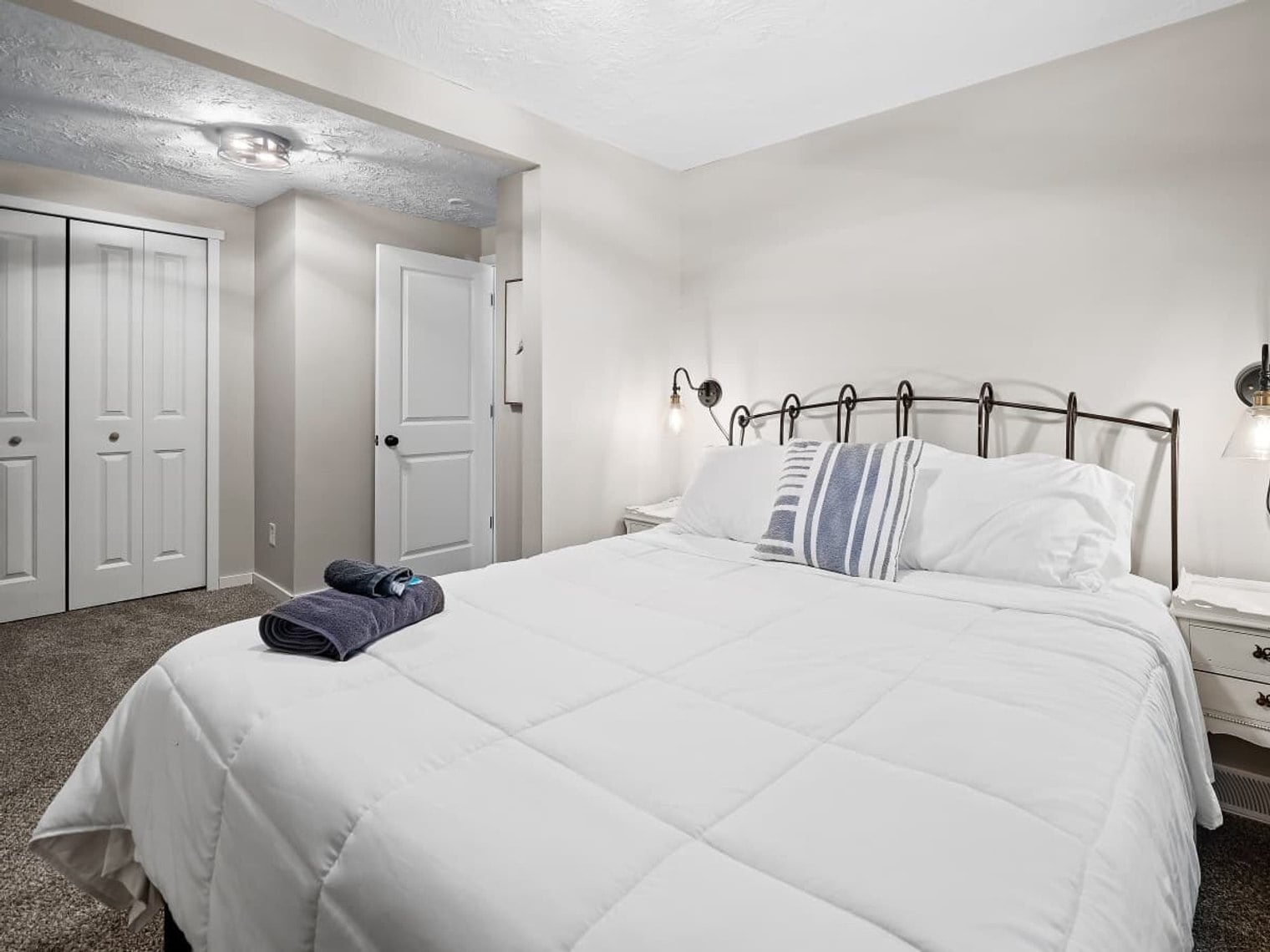 Building Photo - 7525 Lake Rd E