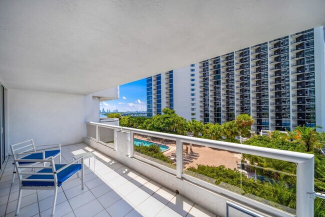 Building Photo - 1717 N Bayshore Dr