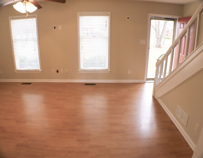 Building Photo - Lovely 5 bedroom, 2 bathroom brick home in Reidsville