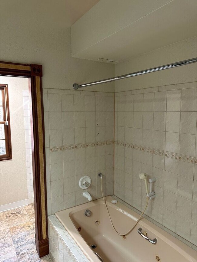 Building Photo - Weston Ranch Home 3 Bedrooms 2 Bath