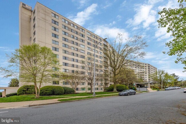 Building Photo - 1200 N Nash St