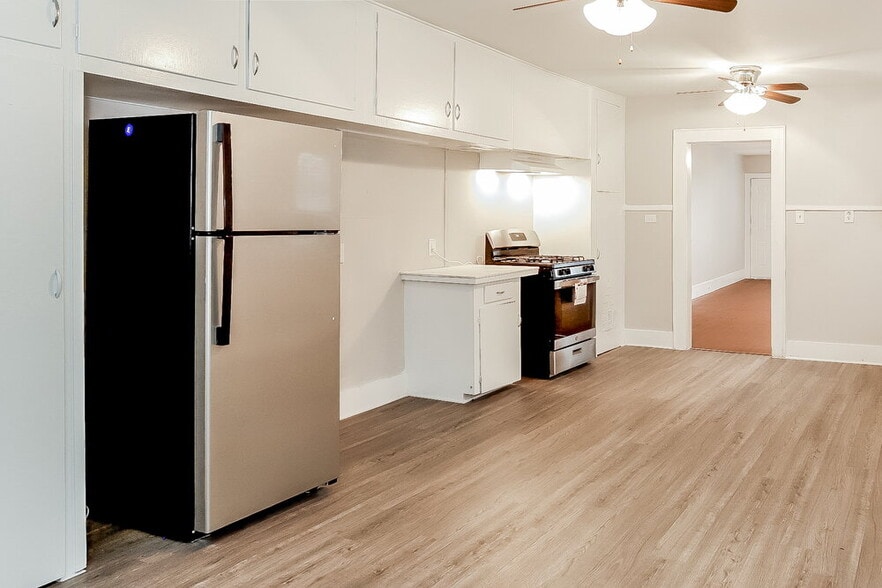 Building Photo - 522 12th Ave N