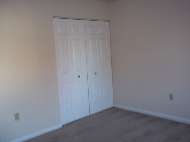 Building Photo - 223 Cross Keys Dr