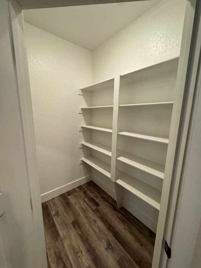 Building Photo - COMING SOON 3/2/2 - GREAT NEIGHBORHOOD - GODLEY ISD