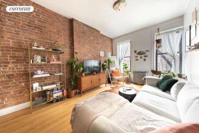 Primary Photo - 989 Seneca Ave