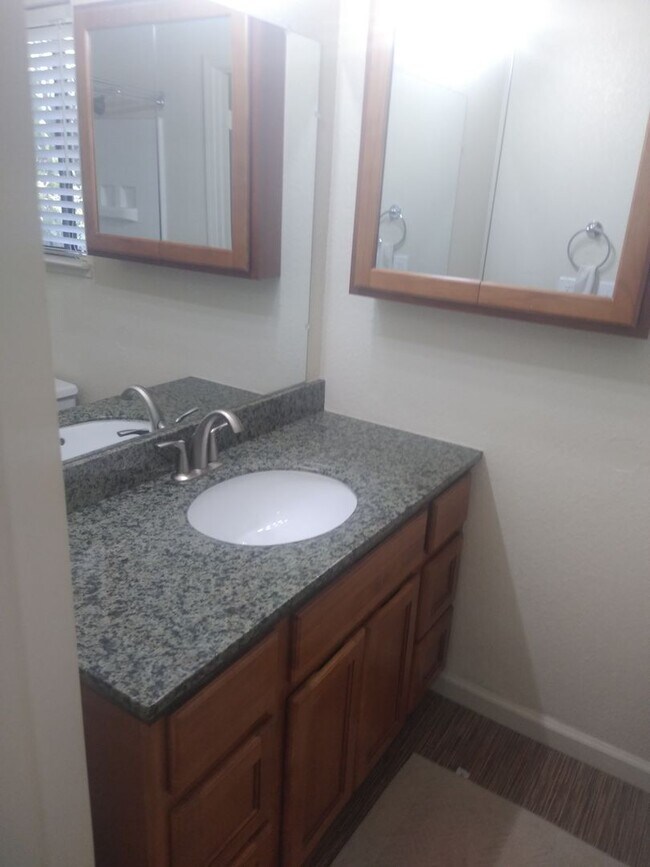 Building Photo - 2 Bedroom Single Family Home in Loomis-Bring your Animals!