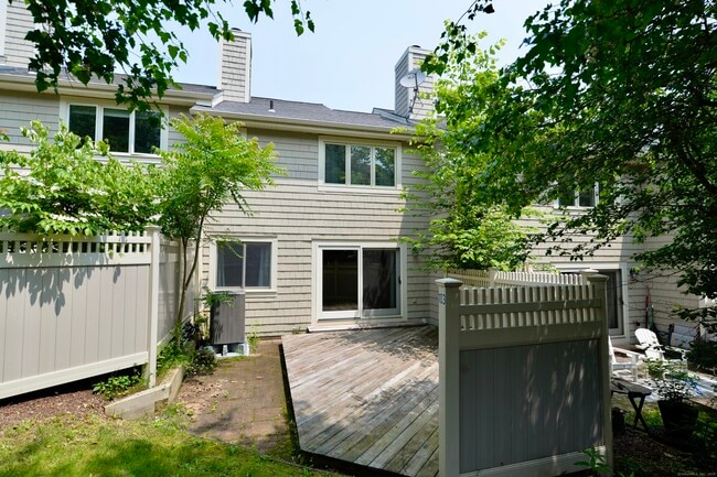 Building Photo - 12 Boulevard Dr