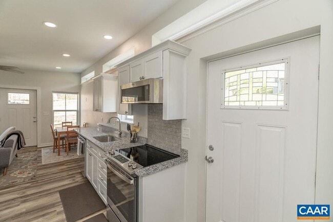 Building Photo - 1403 Burgess Ln