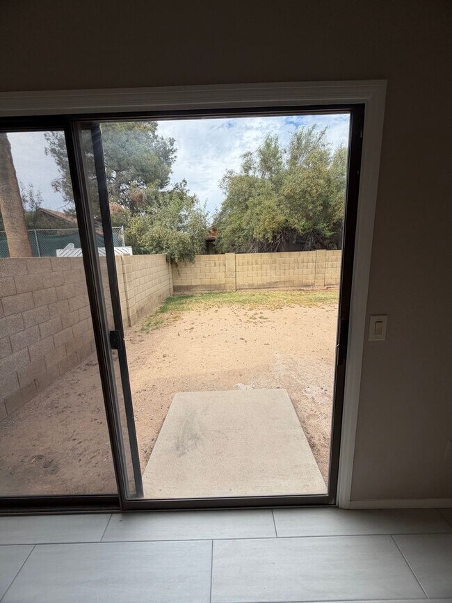 Building Photo - Newly Remodeled Glendale Home