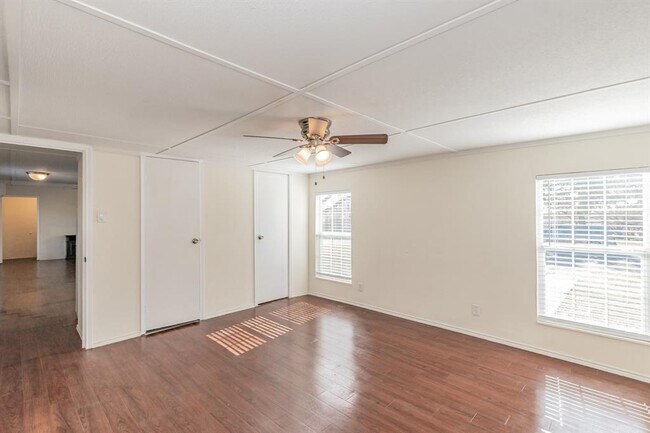 Building Photo - 103 Hackberry Ln
