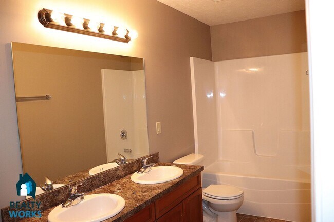 Building Photo - 805 Charleston St