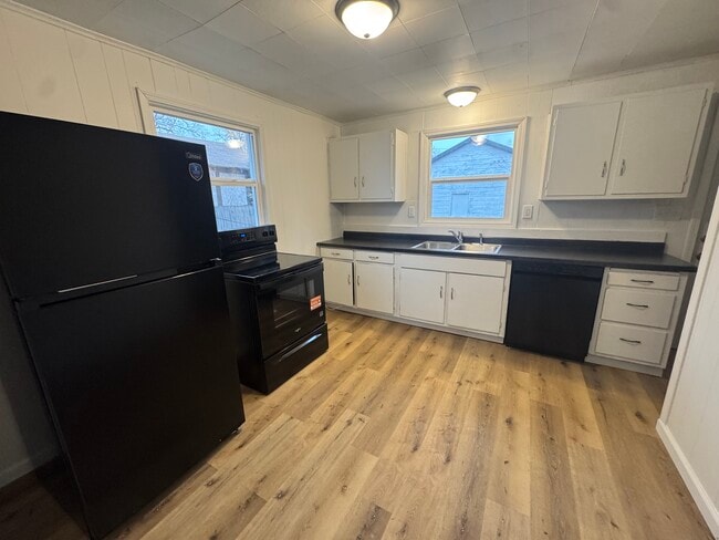 Building Photo - 1320 N Jay St