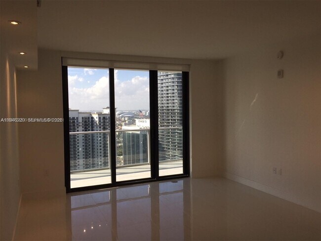 Building Photo - 1010 Brickell Ave