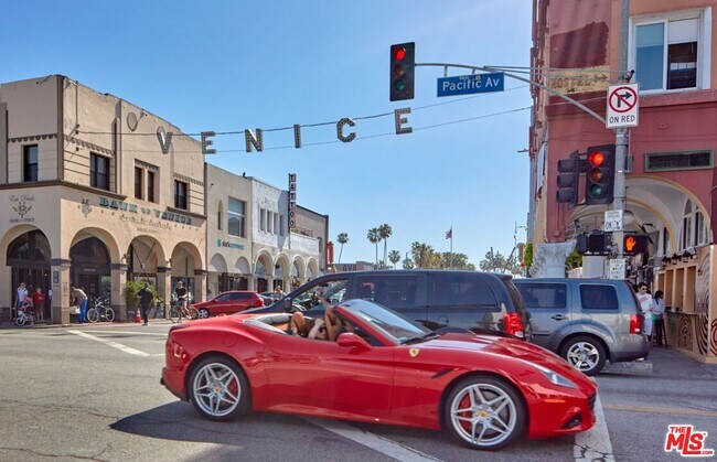 Building Photo - 310 Washington Blvd