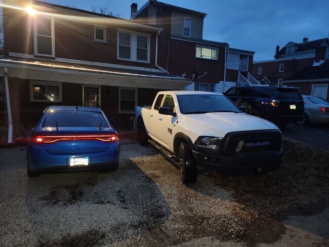 Building Photo - 545 Lowry Ave