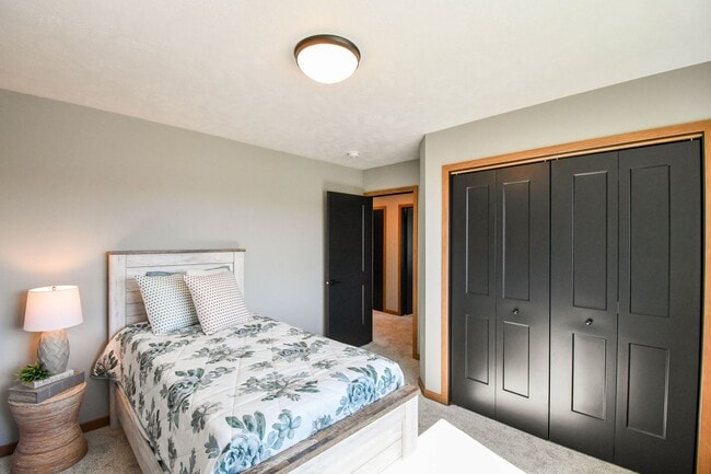 Building Photo - 3900 S Caballo Ct