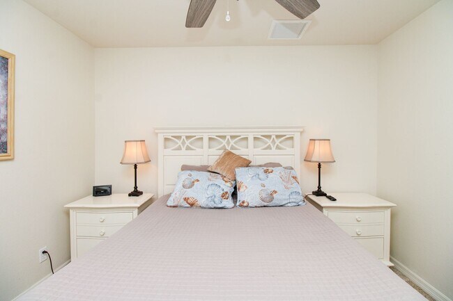 Building Photo - ** 4 BED-3 BATH PRIVATE SINGLE FAMILY POOL...