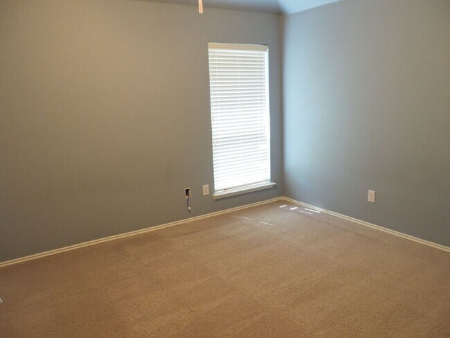 Building Photo - 3 Bed 2 Bath in Denton