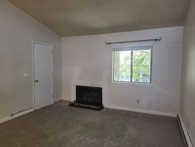Building Photo - 2100 Highview Ct
