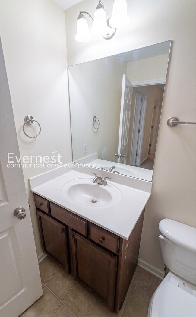 Building Photo - Charming Home with Spacious Garage & Modern Amenities / 3 beds 2 baths / Garage attached / Availa...