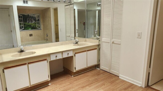 Building Photo - 10628 SW 118th Pl