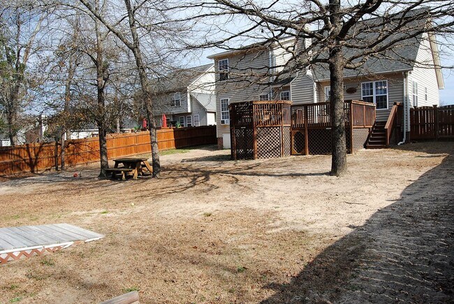 Building Photo - Wonderful Home in the Willow Lakes Community!