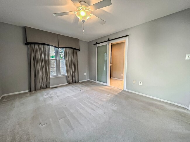 Building Photo - Magnificent 5 Bed 3 Bath Colonial Home Sit...