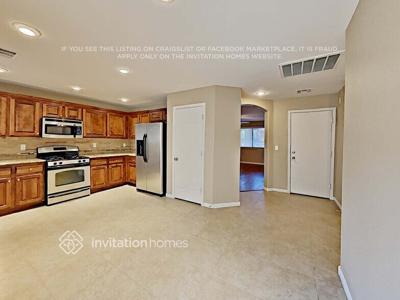 Building Photo - 9180 Giardino Villa St