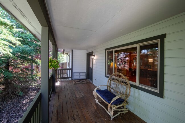 Building Photo - 404 Snake River Dr