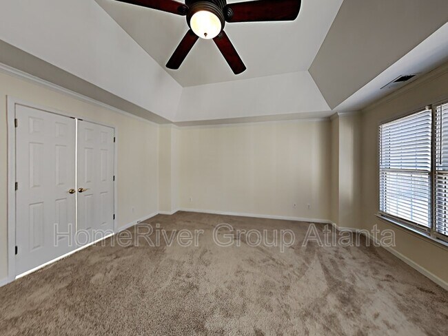 Building Photo - 1040 Queensgate Dr SE