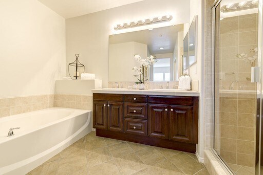 Building Photo - Immaculate 2 Bedroom Irvine Condo
