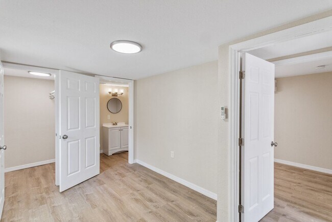 Building Photo - REDUCED Rent $1895.00.... 3 bed/2 bath Split Level, NEW downstairs addition, lots of extras ** FR...