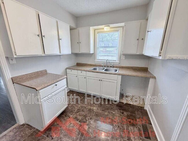 Building Photo - 1603 Delano Ave