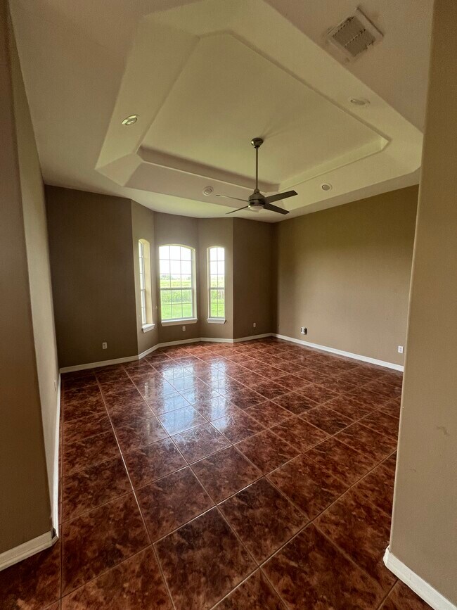 Building Photo - 420 W Palm Dr