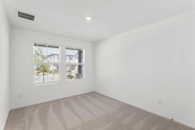 Building Photo - 316 Keefer