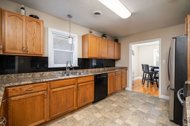 Building Photo - 487 Kentucky Ave