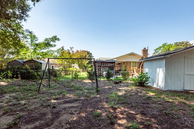 Building Photo - 765 Leafwood Rd