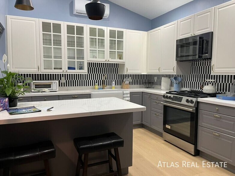 Building Photo - 400 Raindance Dr